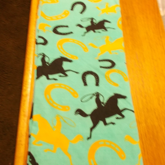 THIS IS AN INFINITY SCAR IN DIFFERENT COLORS. - Picture 3 of 3